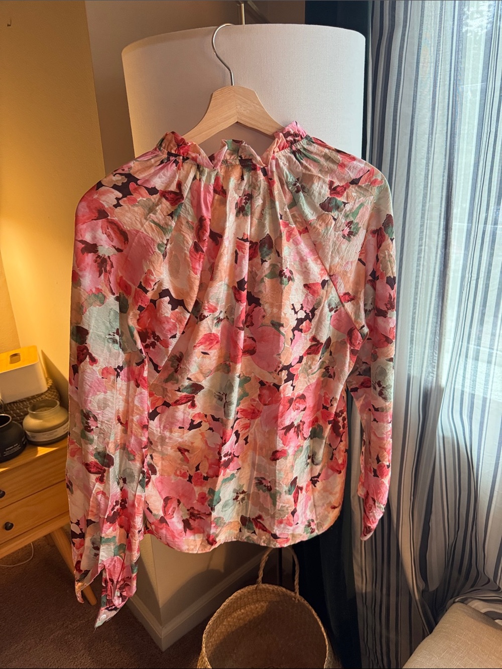 🌸 Floral Ruffle-Trim Button Blouse - Picture 3 of 4